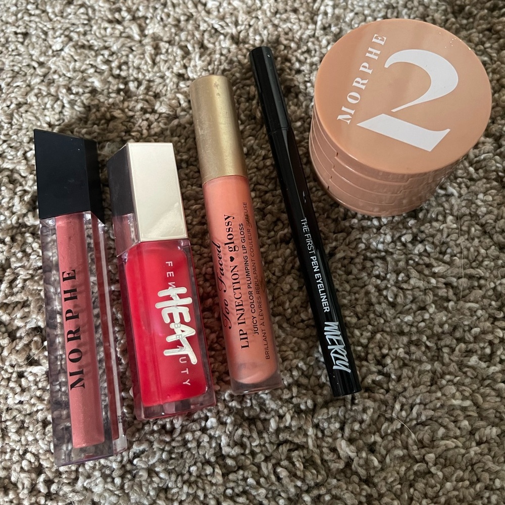 Makeup Bundle set (Lips, Eyeliner, Eyeshadows)